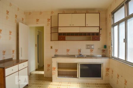 Casa à venda com 350m², 8 quartos e 2 vagas Casa à venda com 350m², 8 quartos e 2 vagasCasa 2 - Cozinha