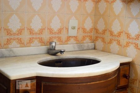 Casa à venda com 350m², 8 quartos e 2 vagas Casa à venda com 350m², 8 quartos e 2 vagasCasa 1 - Banheiro quarto 2