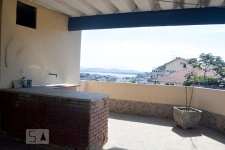 Casa à venda com 350m², 8 quartos e 2 vagas Casa à venda com 350m², 8 quartos e 2 vagasTerraço