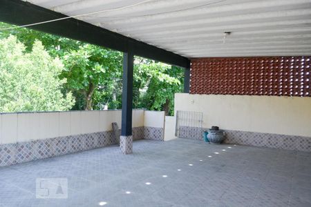 Casa à venda com 350m², 8 quartos e 2 vagas Casa à venda com 350m², 8 quartos e 2 vagasTerraço