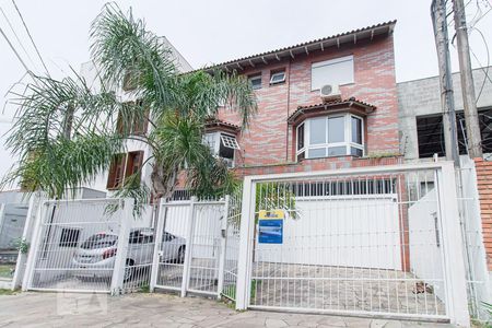 Casa à venda com 157m², 3 quartos e 3 vagas Casa à venda com 157m², 3 quartos e 3 vagasFachada