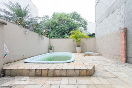 Casa à venda com 157m², 3 quartos e 3 vagas Casa à venda com 157m², 3 quartos e 3 vagasPiscina