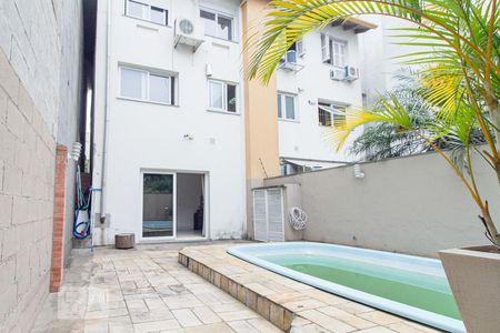 Casa à venda com 157m², 3 quartos e 3 vagas Casa à venda com 157m², 3 quartos e 3 vagasPiscina