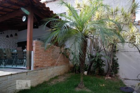 Casa à venda com 378m², 4 quartos e 5 vagasQuintal