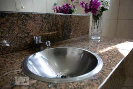 Casa à venda com 378m², 4 quartos e 5 vagasBanheiro Social