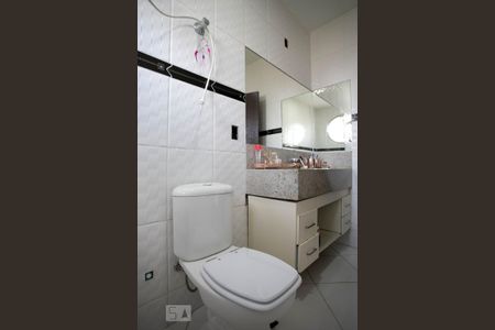 Casa à venda com 378m², 4 quartos e 5 vagasBanheiro da Suíte 1