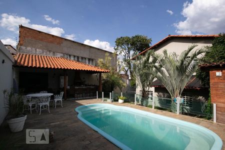 Casa à venda com 378m², 4 quartos e 5 vagasPiscina