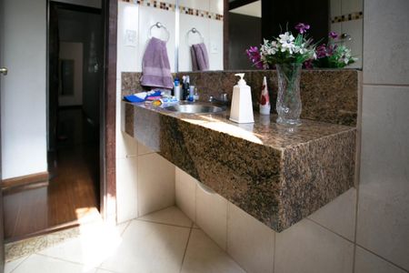 Casa à venda com 378m², 4 quartos e 5 vagasBanheiro Social