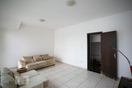 Casa à venda com 378m², 4 quartos e 5 vagasSala de Estar 2