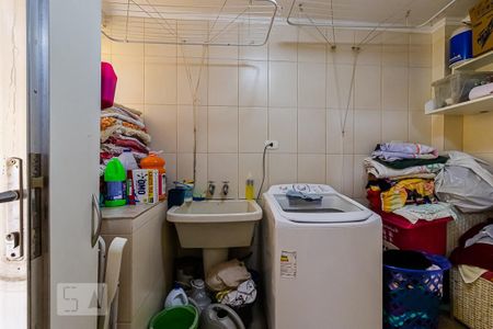 Casa à venda com 225m², 3 quartos e 2 vagas Casa à venda com 225m², 3 quartos e 2 vagasÁrea de Serviço