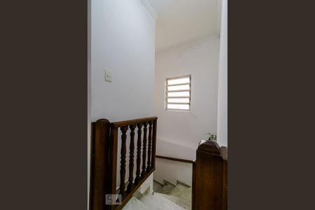 Casa à venda com 225m², 3 quartos e 2 vagas Casa à venda com 225m², 3 quartos e 2 vagasEscada