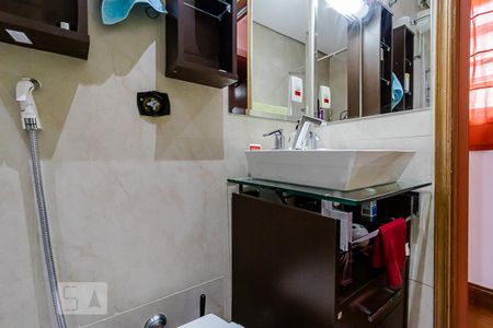 Casa à venda com 225m², 3 quartos e 2 vagas Casa à venda com 225m², 3 quartos e 2 vagasBanheiro da Suíte