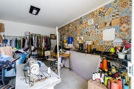 Casa à venda com 225m², 3 quartos e 2 vagas Casa à venda com 225m², 3 quartos e 2 vagasSalão