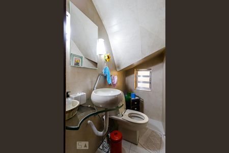 Casa à venda com 225m², 3 quartos e 2 vagas Casa à venda com 225m², 3 quartos e 2 vagasLavabo