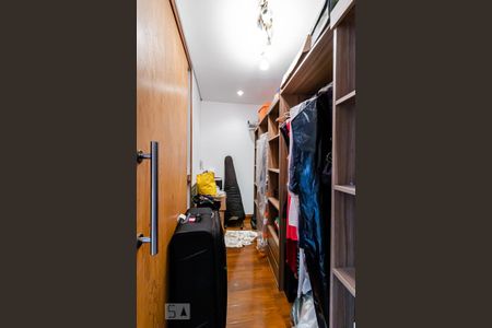 Casa à venda com 225m², 3 quartos e 2 vagas Casa à venda com 225m², 3 quartos e 2 vagasCloset da Suíte