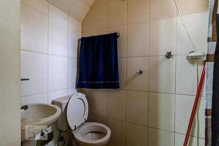 Casa à venda com 225m², 3 quartos e 2 vagas Casa à venda com 225m², 3 quartos e 2 vagasBanheiro de Serviço