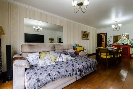 Casa à venda com 225m², 3 quartos e 2 vagas Casa à venda com 225m², 3 quartos e 2 vagasSala