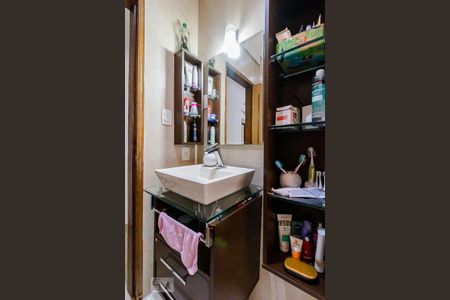 Casa à venda com 225m², 3 quartos e 2 vagas Casa à venda com 225m², 3 quartos e 2 vagasBanheiro