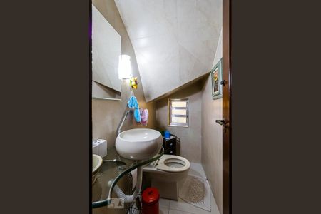 Casa à venda com 225m², 3 quartos e 2 vagas Casa à venda com 225m², 3 quartos e 2 vagasLavabo