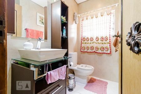 Casa à venda com 225m², 3 quartos e 2 vagas Casa à venda com 225m², 3 quartos e 2 vagasBanheiro