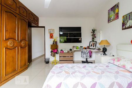 Casa à venda com 225m², 3 quartos e 2 vagas Casa à venda com 225m², 3 quartos e 2 vagasQuarto 1