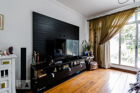 Casa à venda com 225m², 3 quartos e 2 vagas Casa à venda com 225m², 3 quartos e 2 vagasSala