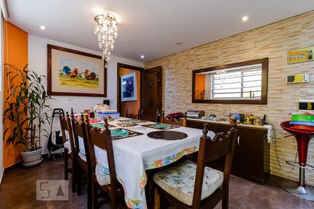 Casa à venda com 225m², 3 quartos e 2 vagas Casa à venda com 225m², 3 quartos e 2 vagasCopa