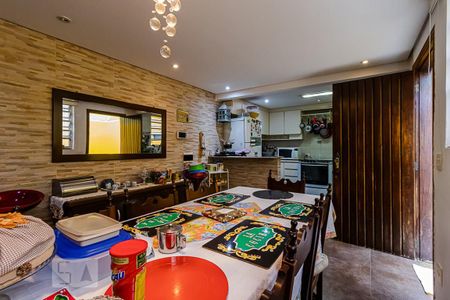 Casa à venda com 225m², 3 quartos e 2 vagas Casa à venda com 225m², 3 quartos e 2 vagasCopa