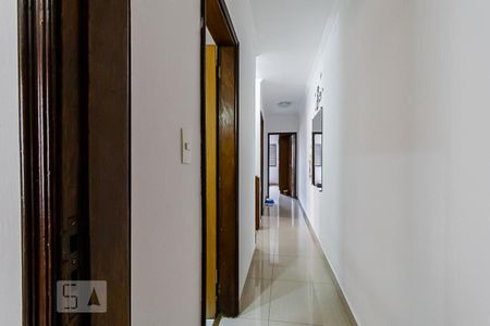 Casa à venda com 225m², 3 quartos e 2 vagas Casa à venda com 225m², 3 quartos e 2 vagasCorredor