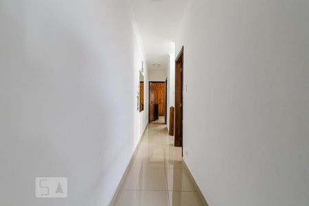 Casa à venda com 225m², 3 quartos e 2 vagas Casa à venda com 225m², 3 quartos e 2 vagasCorredor