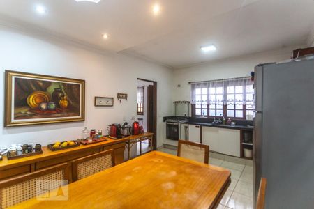 Casa à venda com 260m², 4 quartos e 4 vagasCozinha