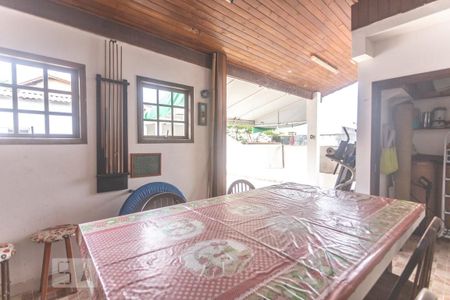 Casa à venda com 260m², 4 quartos e 4 vagasChurrasqueira