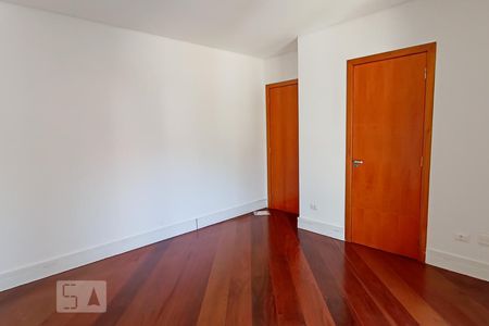 Casa de condomínio à venda com 488m², 4 quartos e 5 vagasSuíte