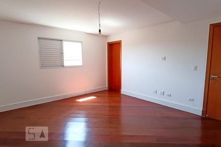 Casa de condomínio à venda com 488m², 4 quartos e 5 vagasSuíte 3