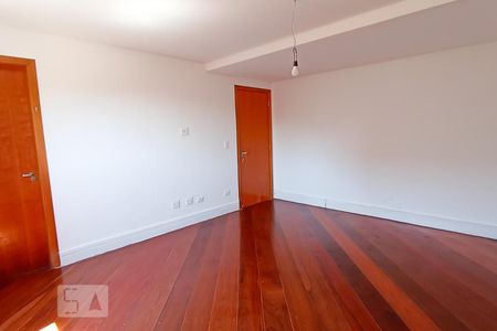 Casa de condomínio à venda com 488m², 4 quartos e 5 vagasSuíte 3