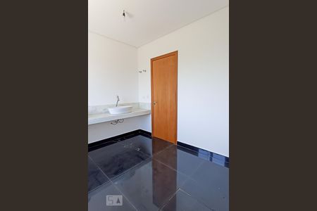 Casa de condomínio à venda com 488m², 4 quartos e 5 vagasBanheiro suíte master