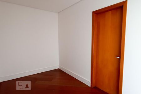 Casa de condomínio à venda com 488m², 4 quartos e 5 vagasCloset suíte master