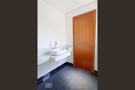 Casa de condomínio à venda com 488m², 4 quartos e 5 vagasBanheiro suíte 3