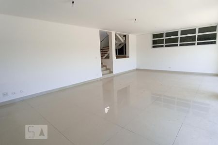 Casa de condomínio à venda com 488m², 4 quartos e 5 vagasSalão de festas