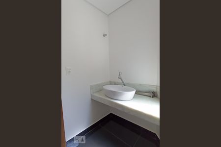 Casa de condomínio à venda com 488m², 4 quartos e 5 vagasBanheiro