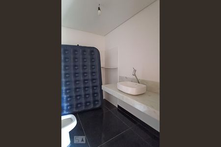 Casa de condomínio à venda com 488m², 4 quartos e 5 vagasBanheiro suíte 2