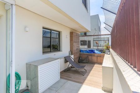 Apartamento à venda com 130m², 2 quartos e 3 vagas Apartamento à venda com 130m², 2 quartos e 3 vagasVaranda Gourmet