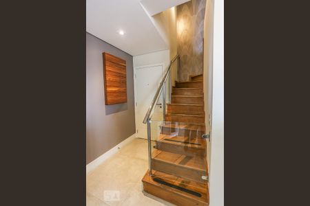 Apartamento à venda com 130m², 2 quartos e 3 vagas Apartamento à venda com 130m², 2 quartos e 3 vagasEscadas