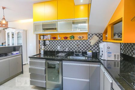 Apartamento à venda com 130m², 2 quartos e 3 vagas Apartamento à venda com 130m², 2 quartos e 3 vagasCozinha
