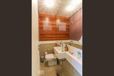 Apartamento à venda com 130m², 2 quartos e 3 vagas Apartamento à venda com 130m², 2 quartos e 3 vagasLavabo