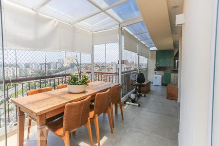 Apartamento à venda com 130m², 2 quartos e 3 vagas Apartamento à venda com 130m², 2 quartos e 3 vagasVaranda Gourmet