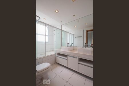 Apartamento à venda com 155m², 3 quartos e 4 vagasBanheiro da Suíte Master