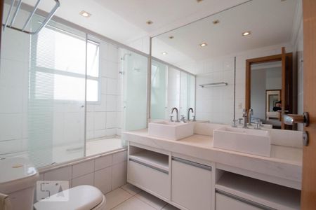 Apartamento à venda com 155m², 3 quartos e 4 vagasBanheiro da Suíte Master