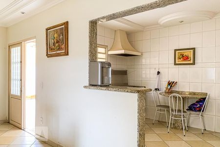 Casa à venda com 261m², 4 quartos e 6 vagasCopa