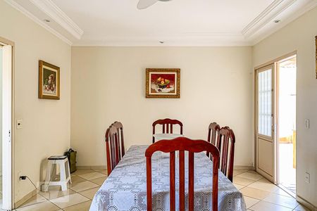 Casa à venda com 261m², 4 quartos e 6 vagasCopa